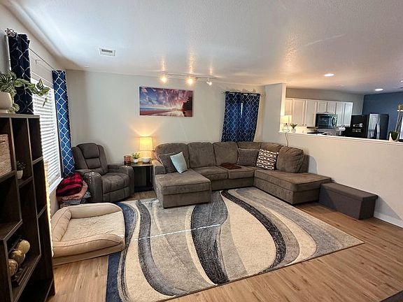 3rd image of 6774 Colony Hills Ln