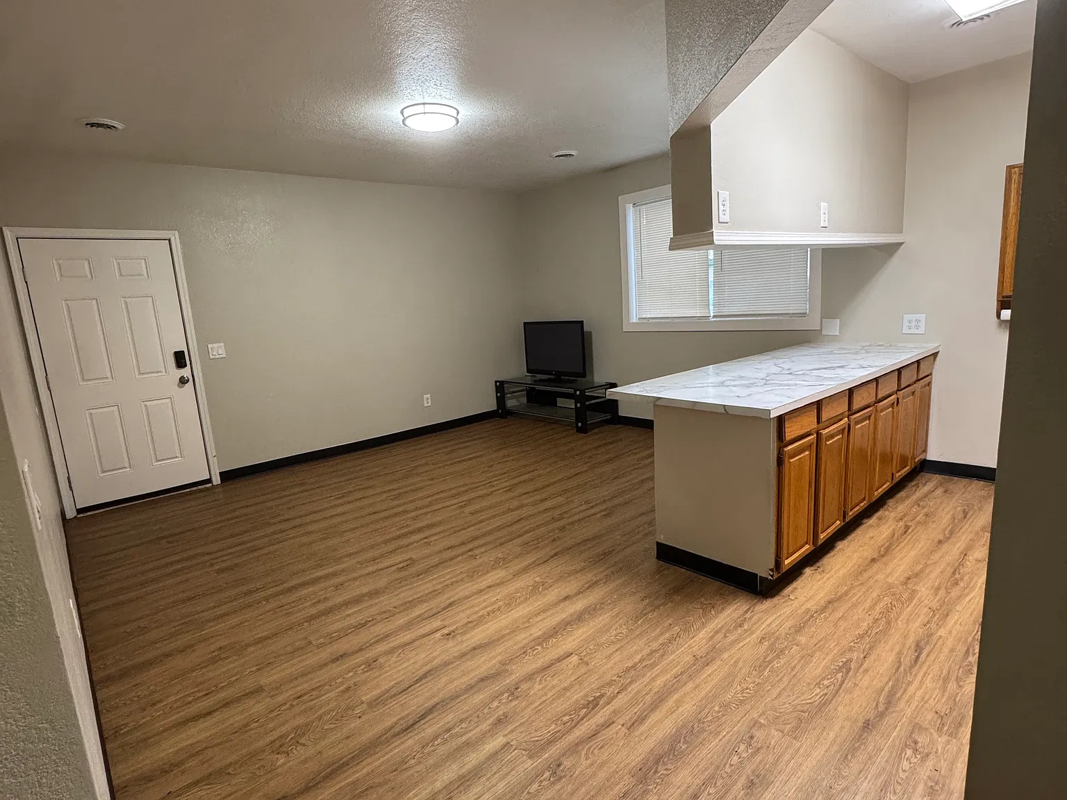 906 W 29th Pl — Photo 3