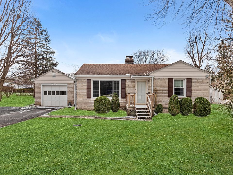 1st image of 445 N Valley Ln