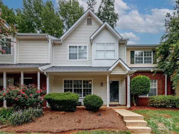 5818 Prescott Ct, Charlotte, NC 28269