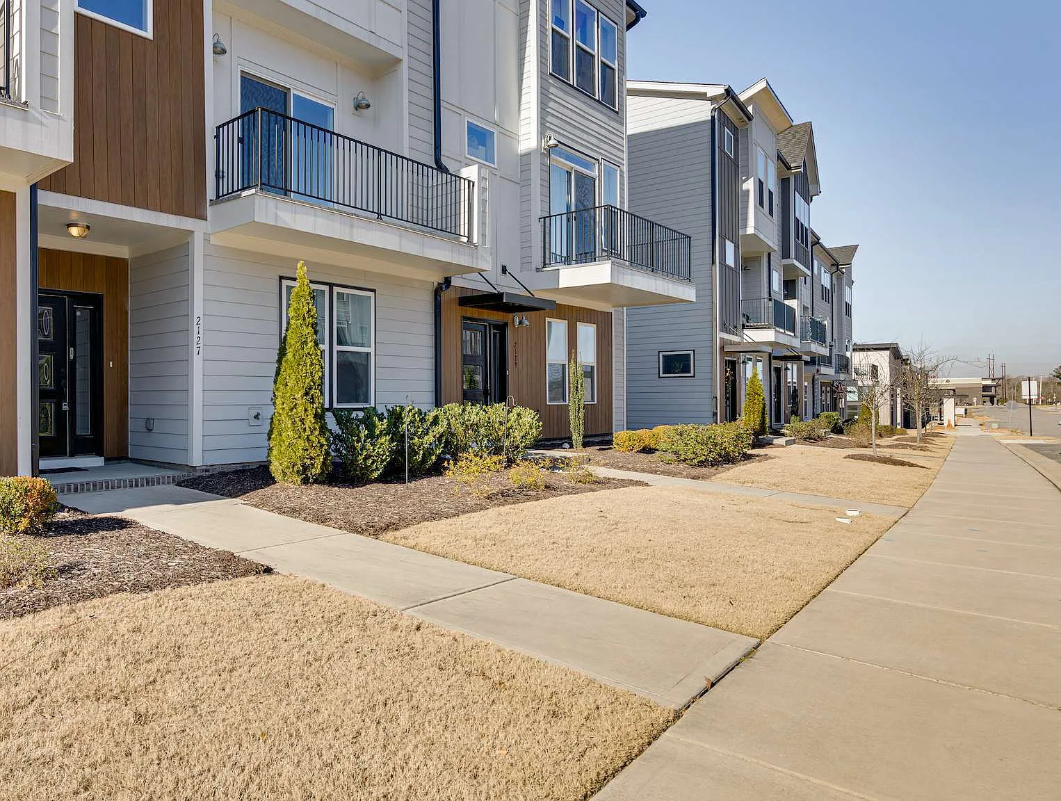 4 bed, 3.5 bath, 2561 sqft, $2,700 — Photo 1
