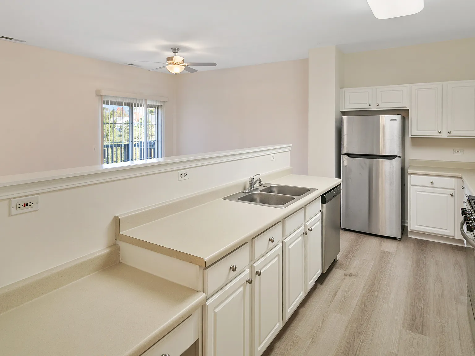 2 bed, 1300 sqft, $2,350 — Photo 3