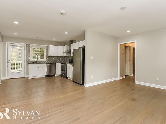 4th image of 1515 Gaylor Dr SE