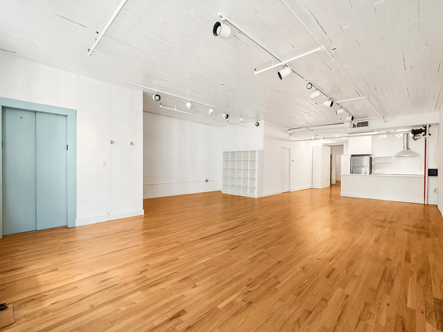 15 Warren Street — Photo 2