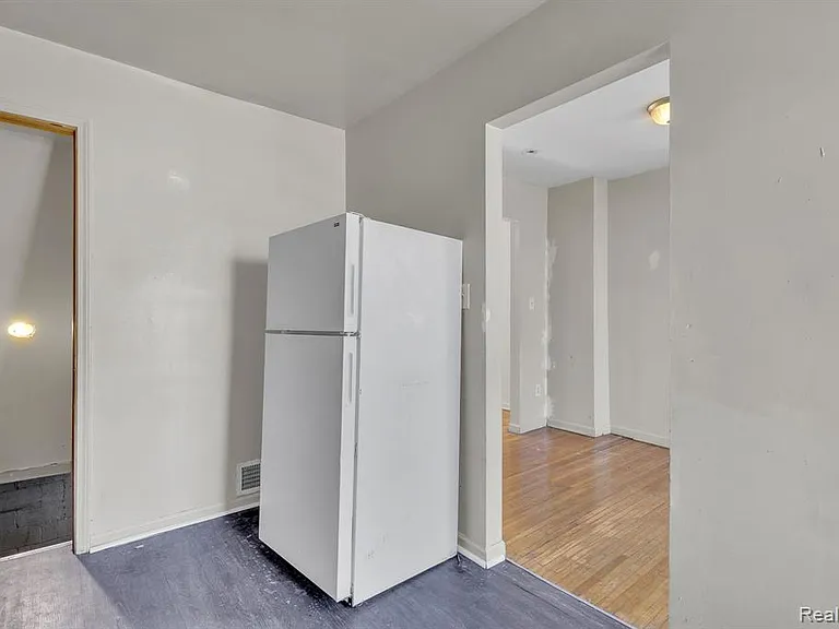 764 Woodmere St — Photo 34