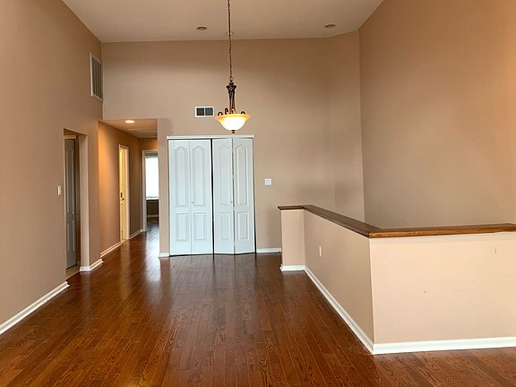 5th image of 241-27 Oak Park Dr #54B