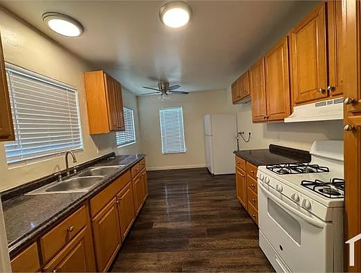 2 bed, 800 sqft, $2,600 — Photo 2
