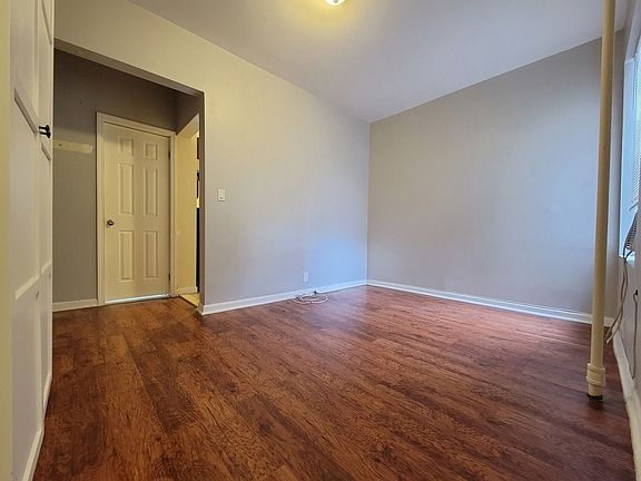4th image of 3735 Crescent St APT 44