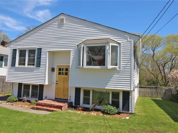 6 Sullivan St, Newport, RI 02840