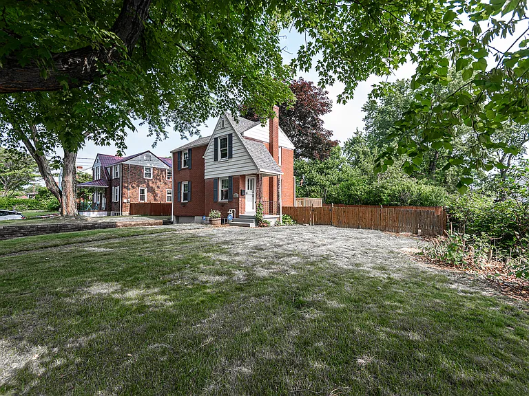 1104 Shadycrest Dr — Photo 25