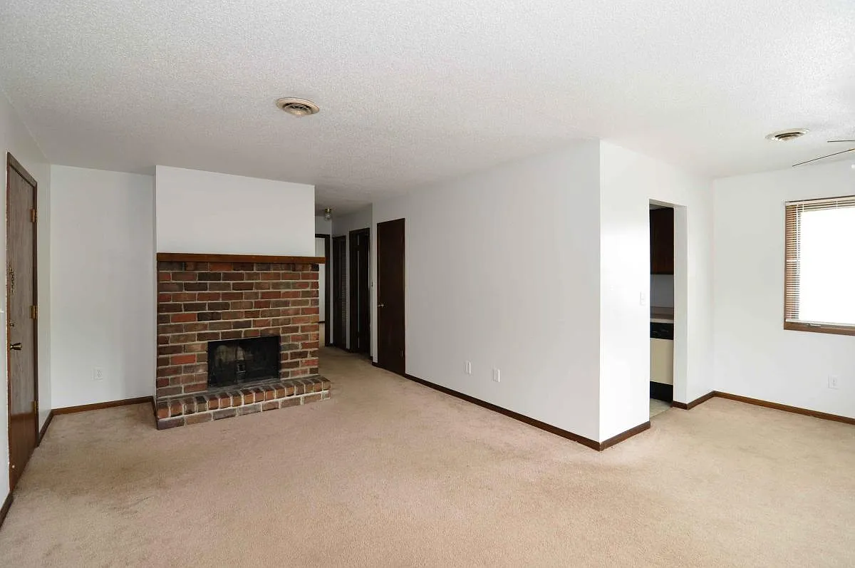2 bed, $895 — Photo 2