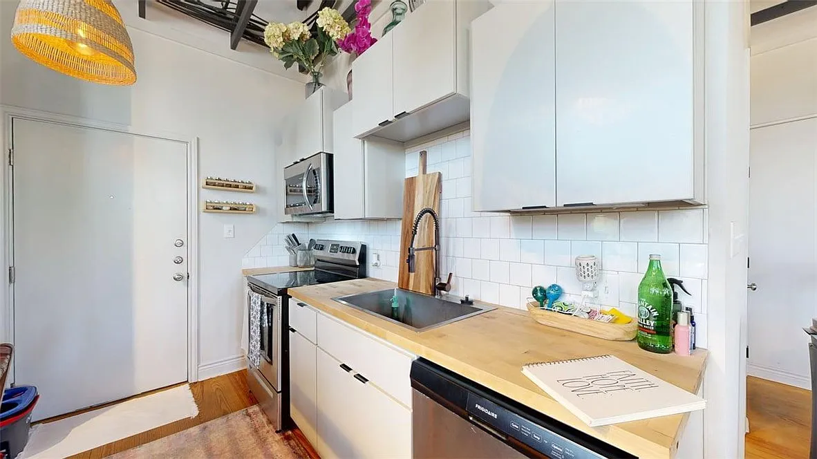 1 bed, 682 sqft, $1,300 — Photo 4