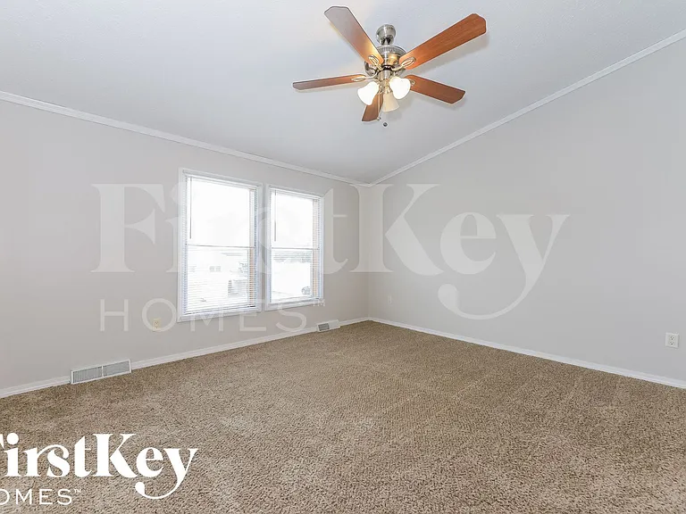 3304 N Spring St — Photo 10