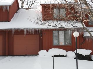 21 Treetop Dr, Fairport, NY 14450