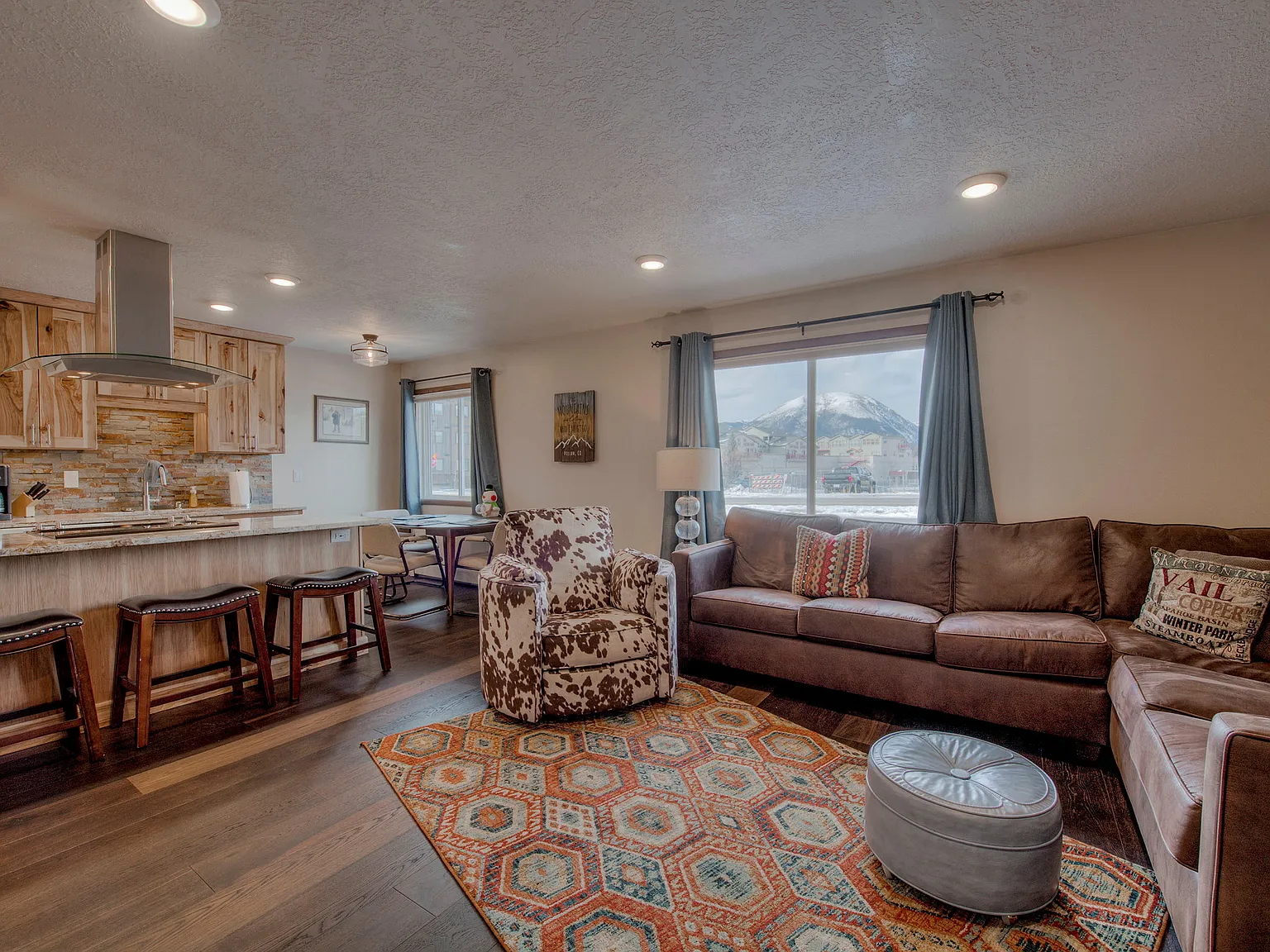 2 bed, 1.5 bath, 784 sqft, $2,800 — Photo 3