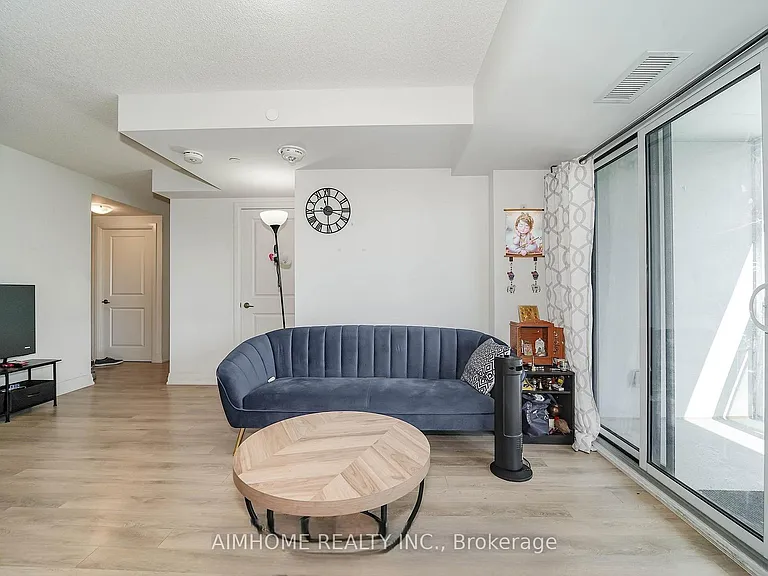 20 Meadowglen Pl #226 — Photo 11
