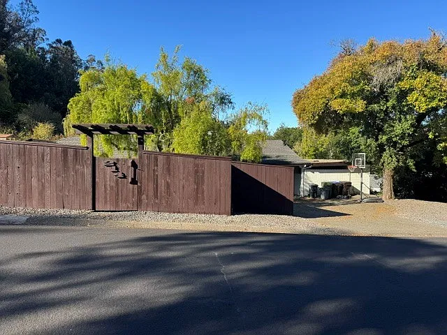 3 bed, 1.5 bath, 1138 sqft, $6,750 — Photo 2