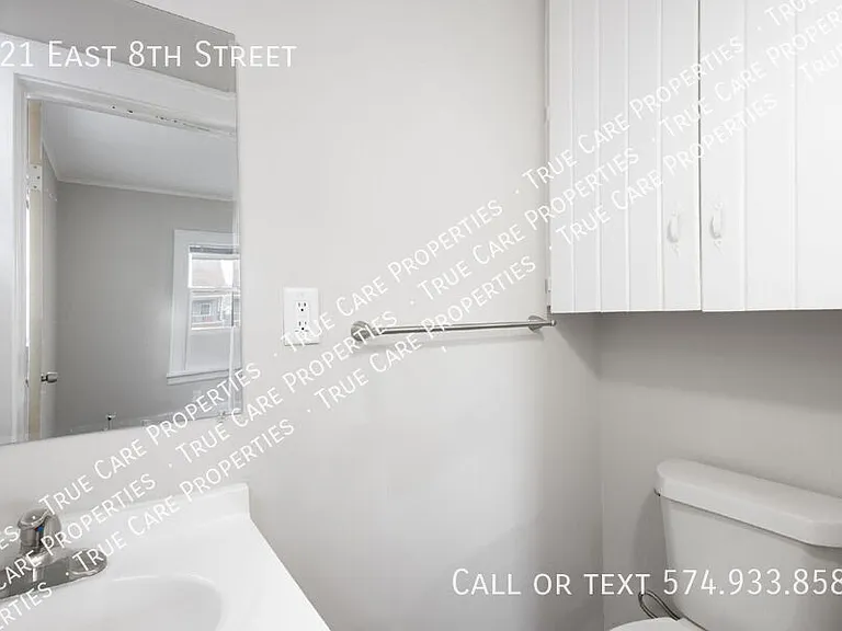 221 E 8th St — Photo 24