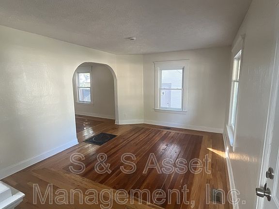 4th image of 1516 Vine St