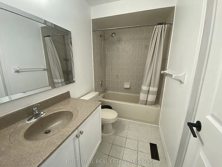 8 Bonello Cres — Photo 16