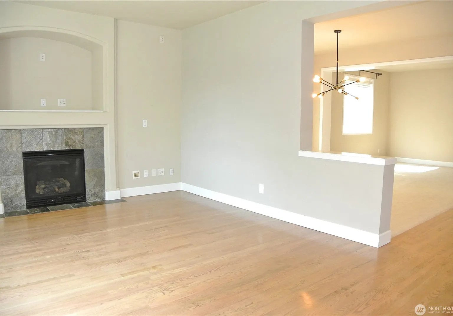 4 bed, 2.5 bath, 2830 sqft, $4,500 — Photo 3