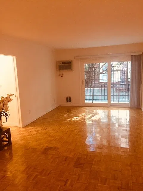 1370 Veteran Ave — Photo 4