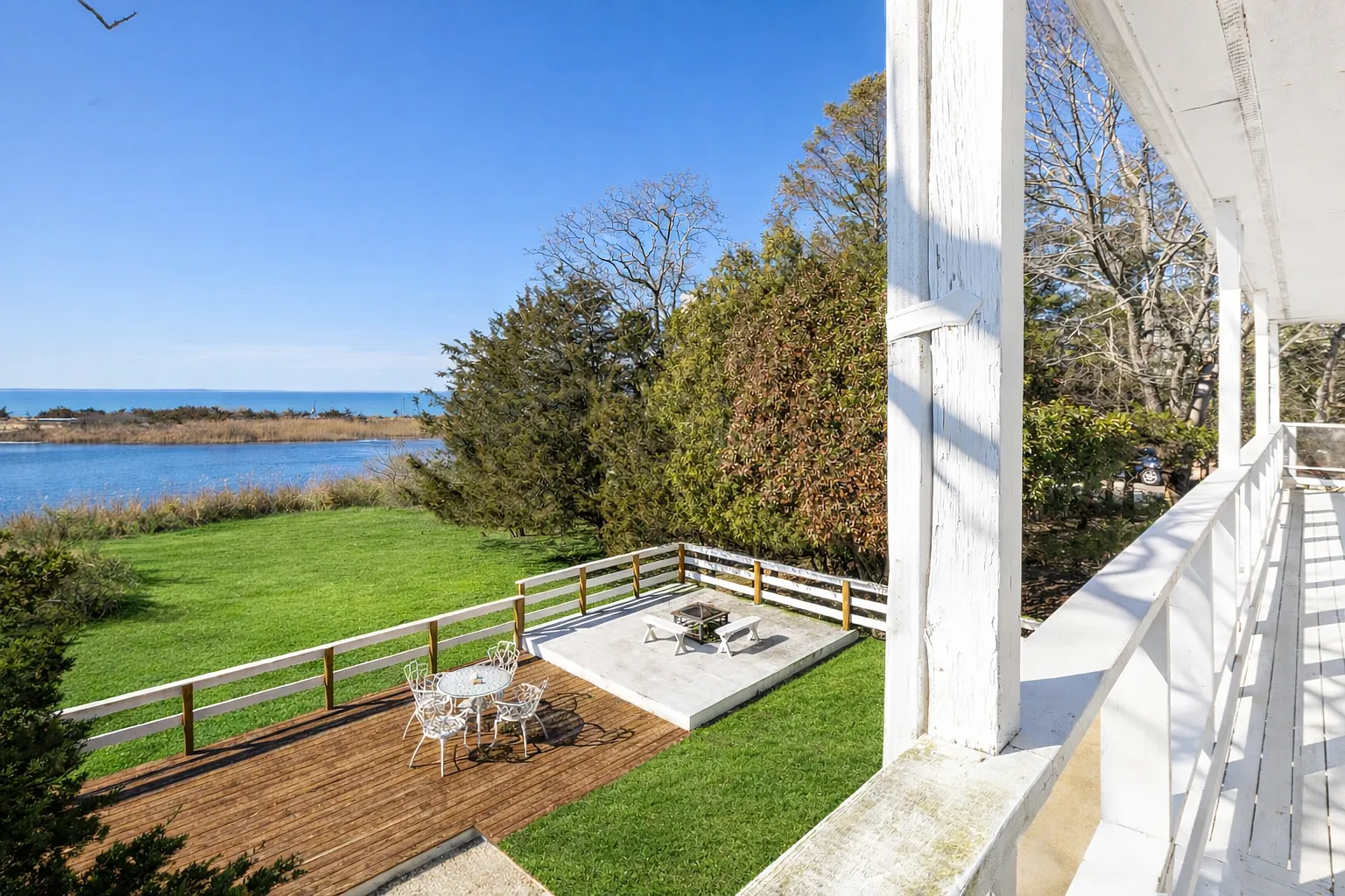 Sunset Serenity in Private Waterfront Enclave — Photo 2