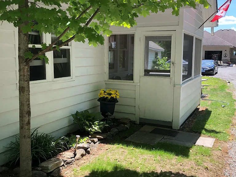 293 Riverside Dr — Photo 10