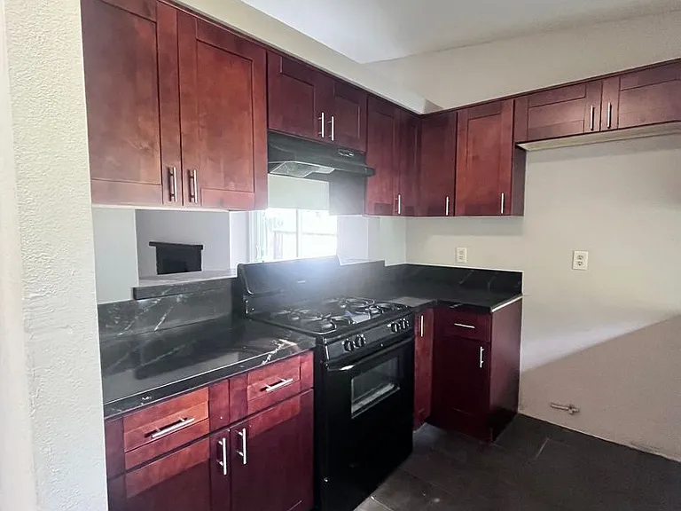 1855 Topeka Way — Photo 4