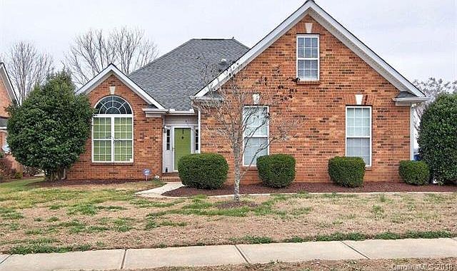 1st image of 141 Fox Den Cir