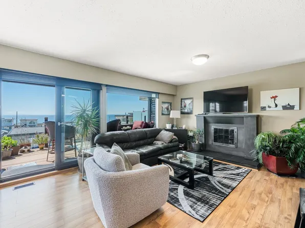 15556 Columbia Ave, White Rock, BC V4B 1K4