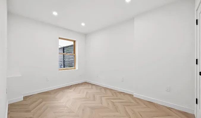 Bedroom, photo 1
