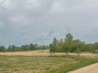 7563 Comanche Rd, Ozawkie, KS 66070