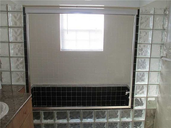 5th image of 2050 Alamanda Dr