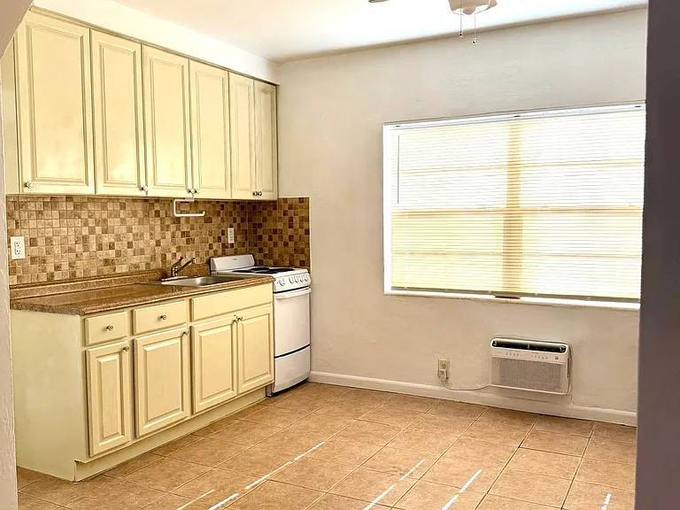 19 Salamanca Ave #1 — Photo 6