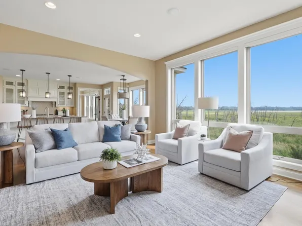 22 Leaf Wing Dr, North Oaks, MN 55127