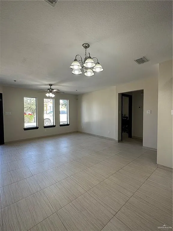 2 bed, 900 sqft, $1,000 — Photo 4