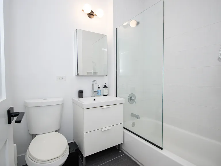 1418 W Blackhawk St #1F — Photo 3
