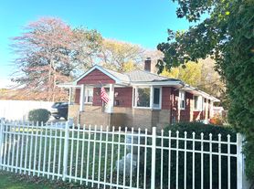 752 Dartmouth St, South Dartmouth, MA