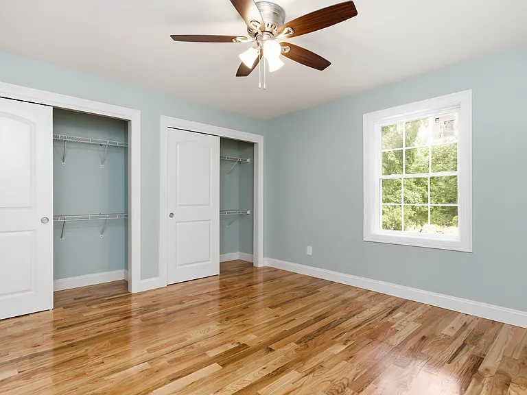 470 Oakville Ave — Photo 18