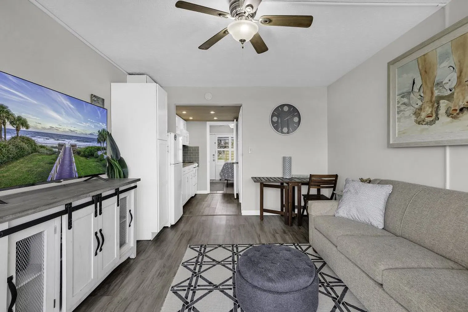 1 bed, 1.0 bath, 398 sqft, $2,820 — Photo 2