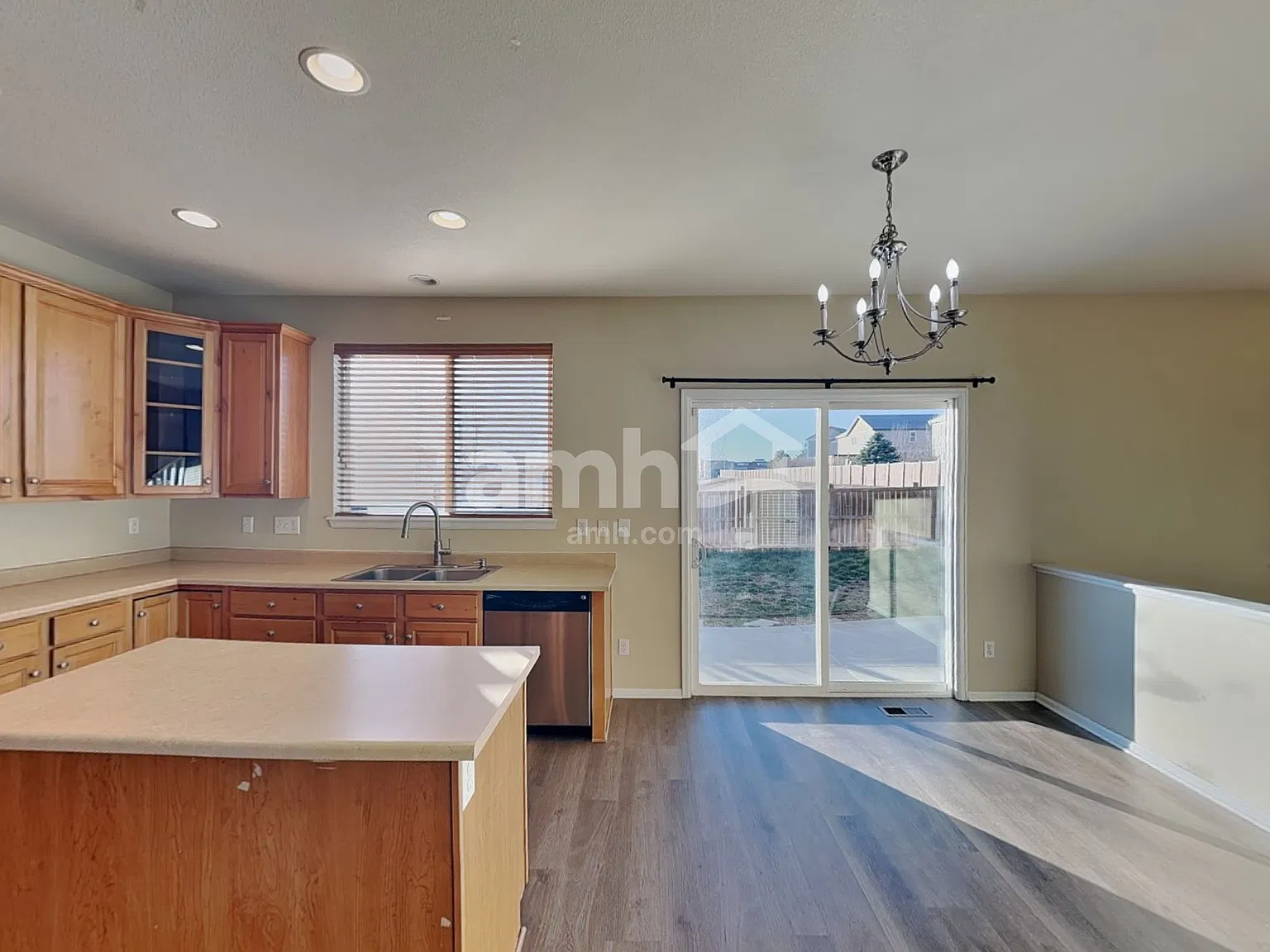 5 bed, 3.0 bath, 2306 sqft, $3,355 — Photo 4