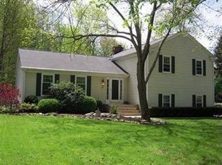 404 Hazelwood Dr, Chagrin Falls, OH 44022