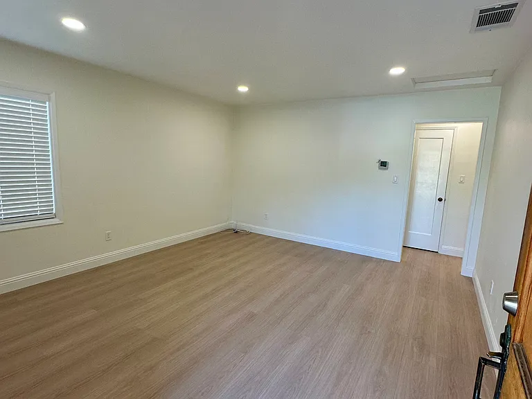 435 Branch St — Photo 6