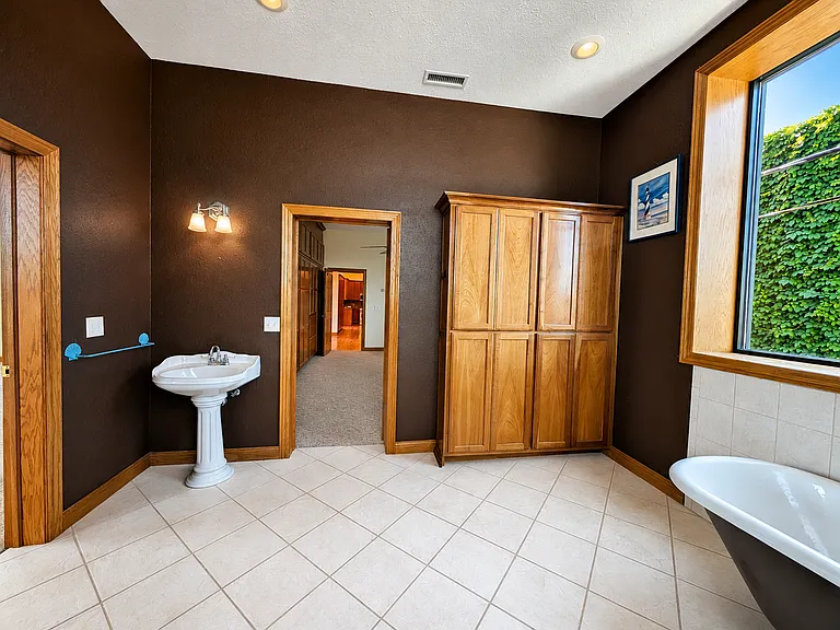 303 S Main St #B — Photo 10