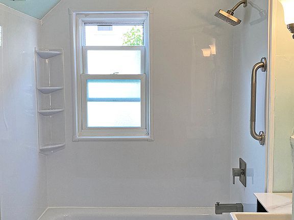5th image of 130 Leland St #1