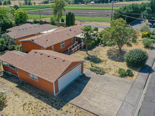 525 Wagner Creek Rd, Talent, OR 97540
