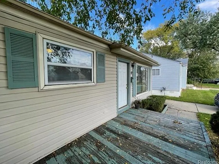 47 E Barrett Ave — Photo 3