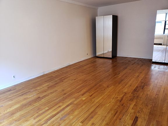 4th image of 10 N Broadway APT 5B