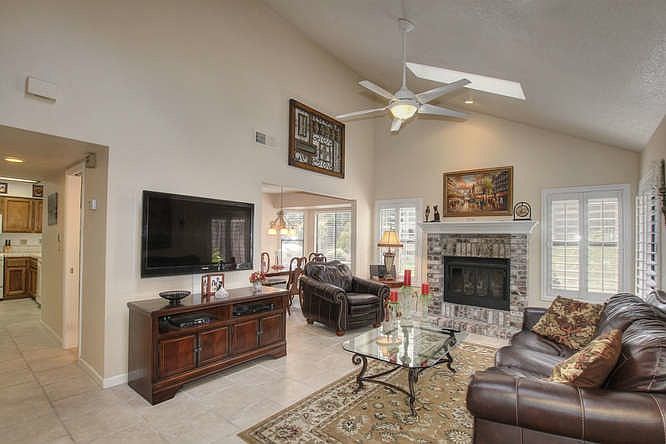 1st image of 15 Hoy Lake Ct